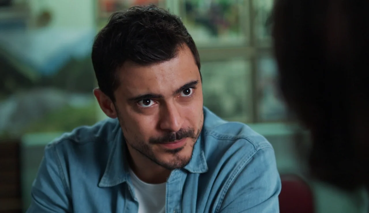 Azra revela su pasado a Mustafa a espaldas de su marido: así comenzó su historia con Cihan
