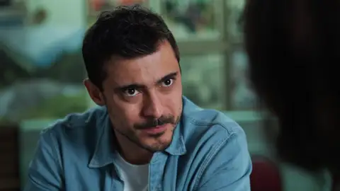 Azra revela su pasado a Mustafa a espaldas de su marido: así comenzó su historia con Cihan Azra revela su pasado a Mustafa a espaldas de su marido: así comenzó su historia con Cihan