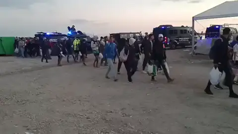 Última hora de la crisis migratoria en Ceuta, en directo: Comienza el desalojo del asentamiento del Guano Última hora de la crisis migratoria en Ceuta, en directo: Comienza el desalojo del asentamiento del Guano
