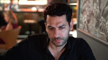 Serhat re&uacute;ne a sus hijas para anunciarles su divorcio y Berrak arruina sus planes con una inesperada jugada