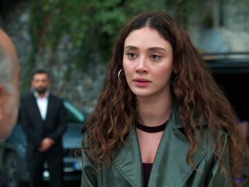 Cihan le entrega a Ebru como &ldquo;regalo&rdquo; al novio que la estaf&oacute; y se gana su confianza para sus oscuros negocios