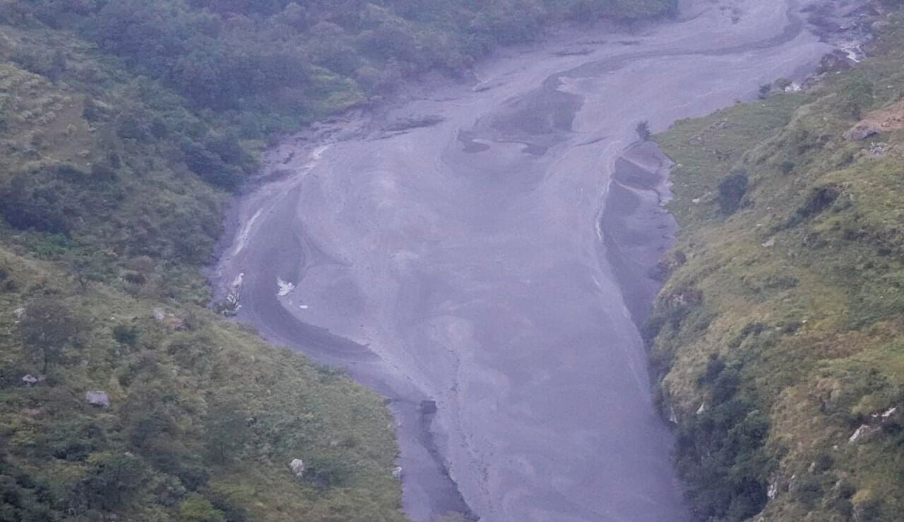 Vista a&eacute;rea del r&iacute;o Budhi Gandaki crecido por inundaciones repentinas en el distrito de Gorkha, Nepal