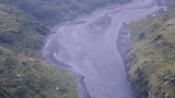 Vista a&eacute;rea del r&iacute;o Budhi Gandaki crecido por inundaciones repentinas en el distrito de Gorkha, Nepal
