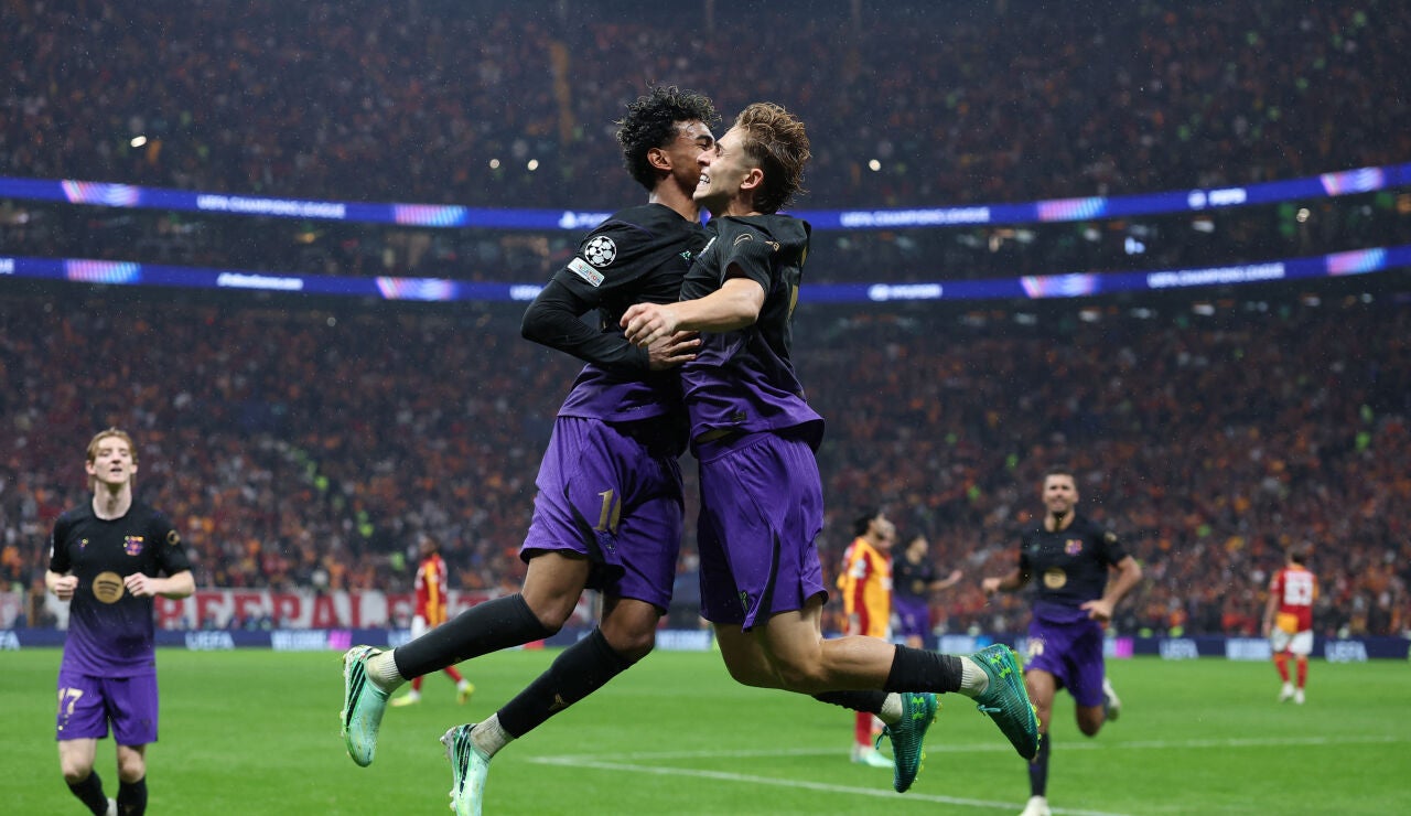 Lamine y Yamal celebran un gol ante el Galatasaray
