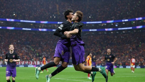 Lamine y Yamal celebran un gol ante el Galatasaray