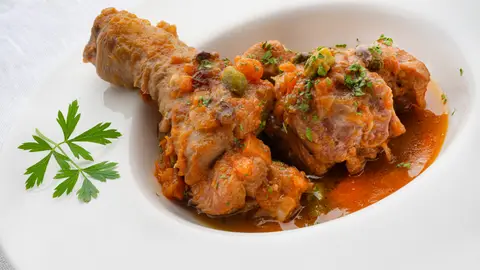 Muslos de pavo con pasas y pistachos de Arguiñano: “Este guiso tiene un toque diferencial” Muslos de pavo con pasas y pistachos de Arguiñano: “Este guiso tiene un toque diferencial”