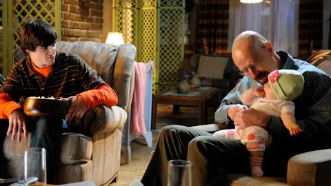 RJ Mitte y Bryan Cranston en Breaking Bad RJ Mitte y Bryan Cranston en Breaking Bad