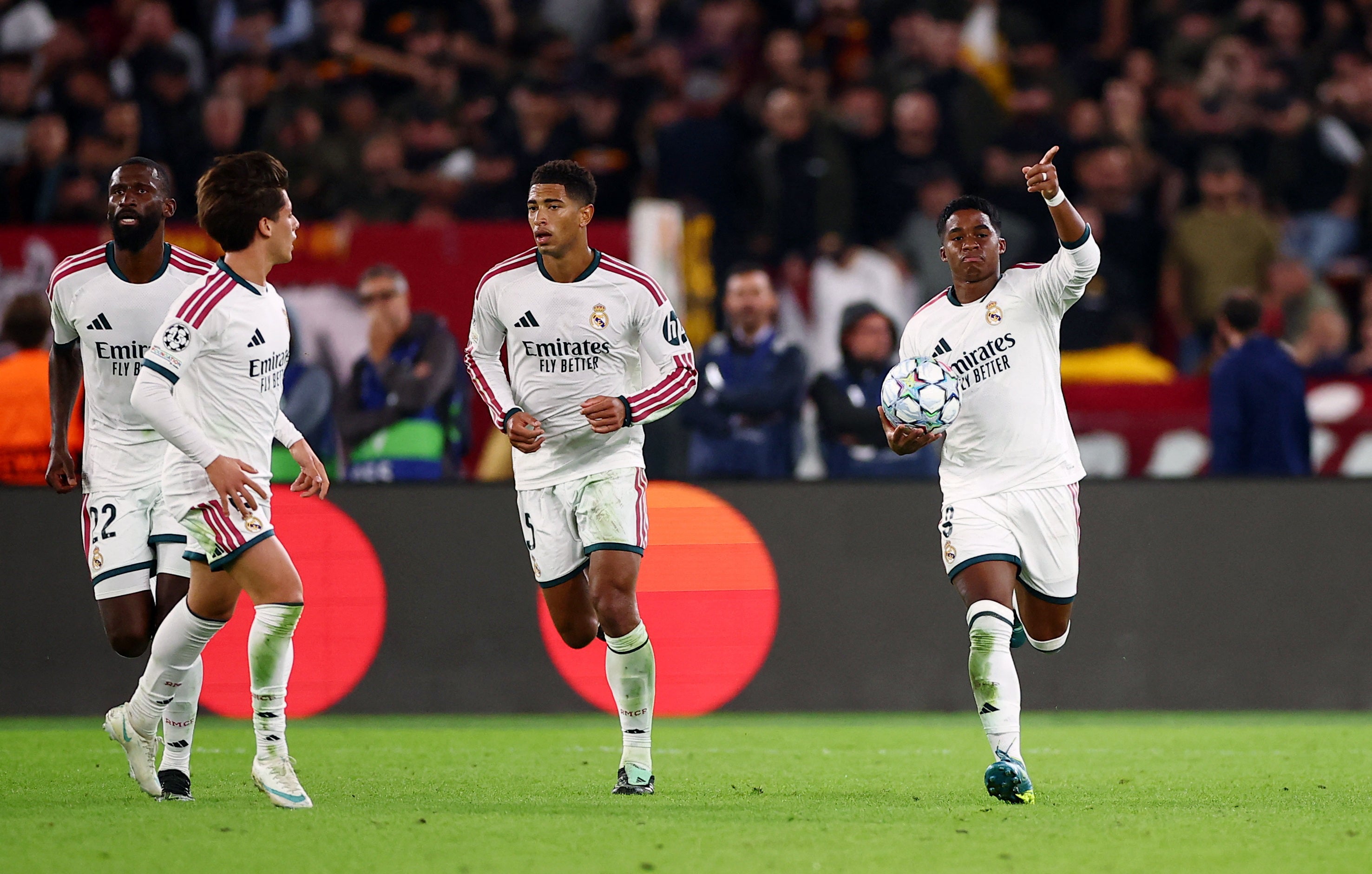La rebeldía del Real Madrid obra una épica remontada en el Olímpico (3-4)