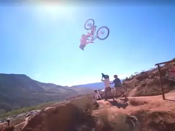 Robin Goomes realiza un backflip en su bajada en el Red Bull Rampage 2026 Robin Goomes realiza un backflip en su bajada en el Red Bull Rampage 2026