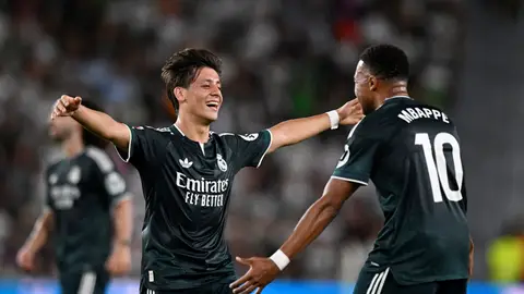 Arda Güler y Mbappé celebran un gol con el Real Madrid Arda Güler y Mbappé celebran un gol con el Real Madrid