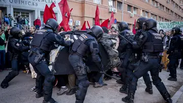 Cargas policiales durante las manifestaciones por la educación pública Cargas policiales durante las manifestaciones por la educación pública