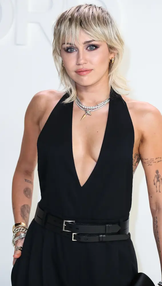 Miley Cyrus con un corte soft mullet Miley Cyrus con un corte soft mullet