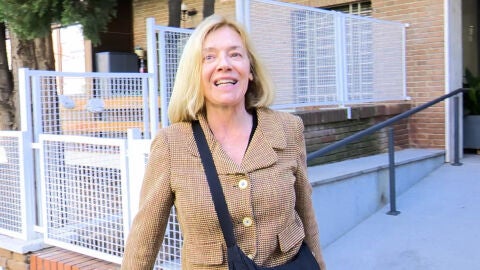 Mónica Medina antes de agredir a la prensa
