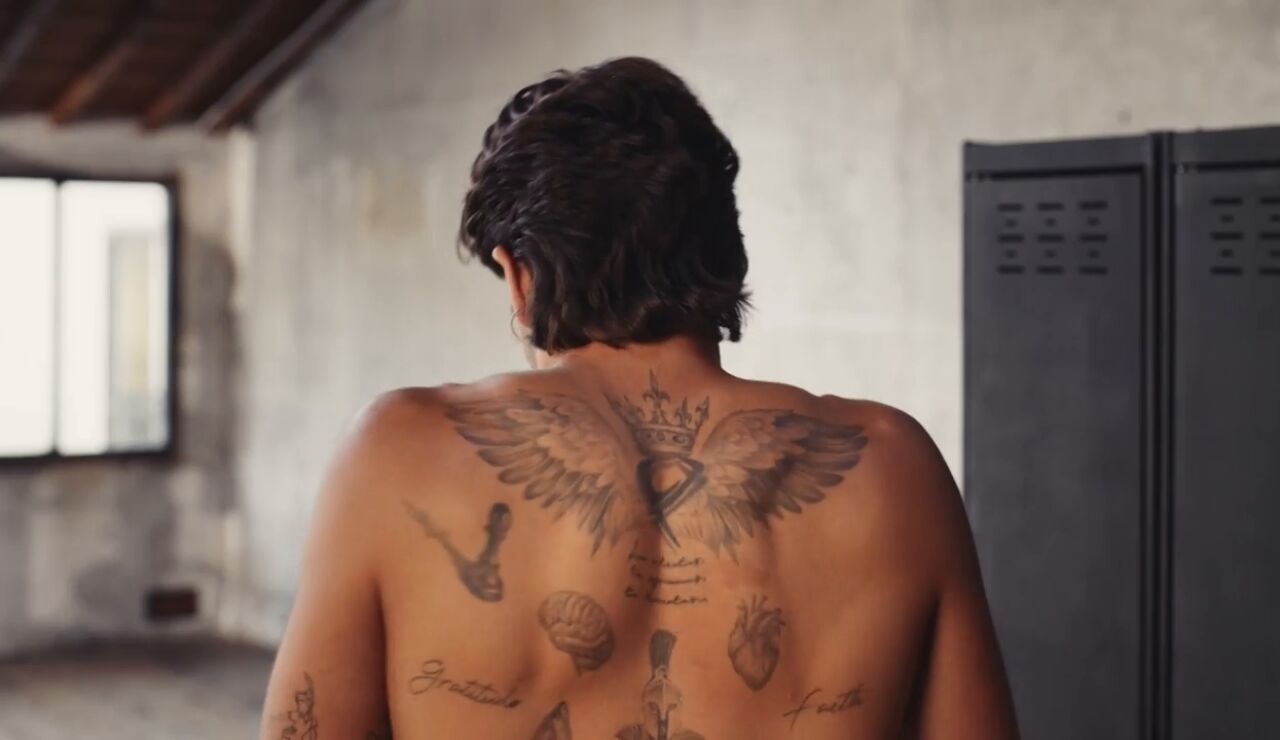 Ferran Torres protagoniza una campa&ntilde;a de ropa interior y muestra todos sus tatuajes