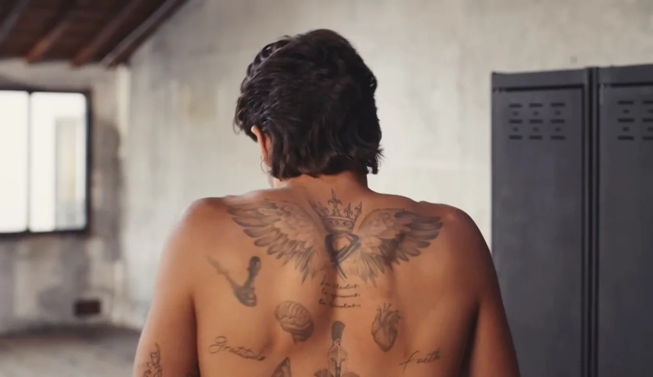 Ferran Torres protagoniza una campaña de ropa interior y muestra todos sus tatuajes