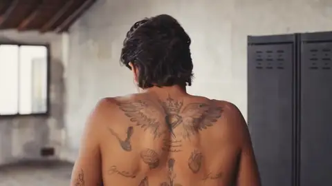 Ferran Torres protagoniza una campaña de ropa interior y muestra todos sus tatuajes Ferran Torres protagoniza una campaña de ropa interior y muestra todos sus tatuajes