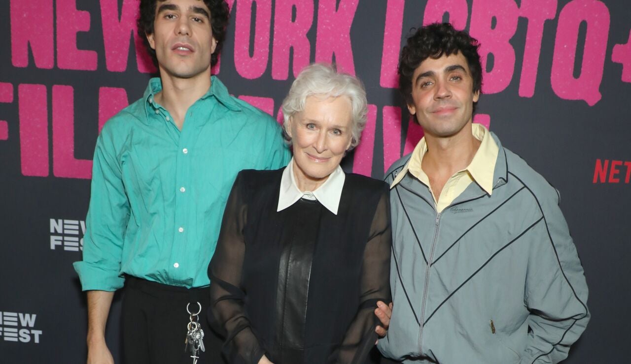 Javier Calvo, Glenn Close y Javier Ambrossi en Nueva York presentando La bola negra