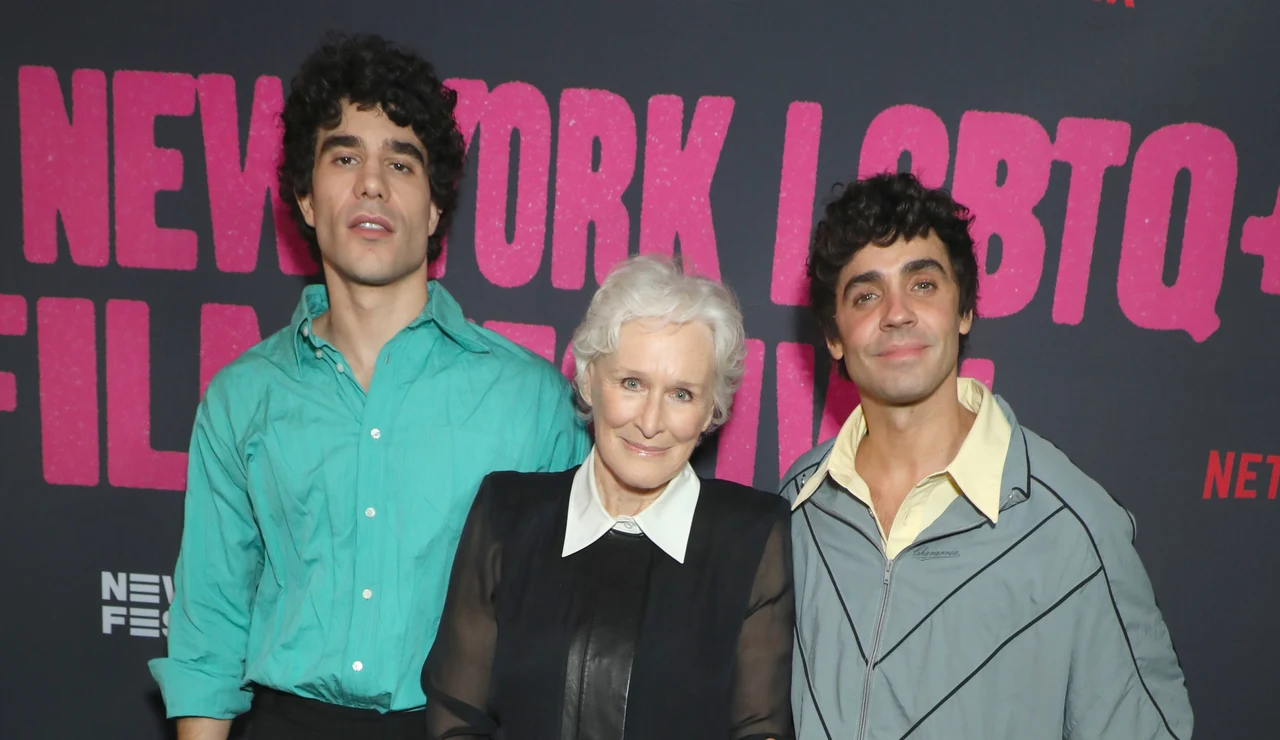 Javier Calvo, Glenn Close y Javier Ambrossi en Nueva York presentando La bola negra