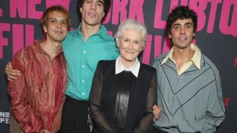 Julio Torres, Javier Calvo, Glenn Close y Javier Ambrossi presentando La bola negra en el NewFest38 The New York LGBTQ Film Festival