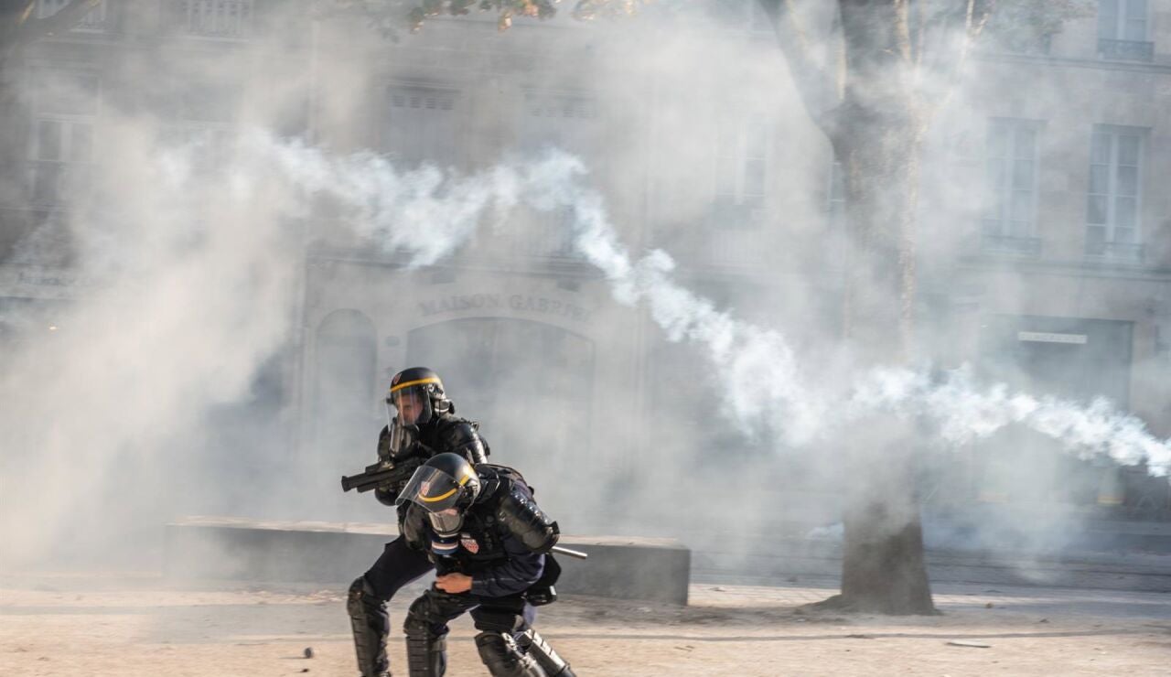 El Gobierno galo eleva a 1.800 los detenidos y a 500 los polic&iacute;as heridos durante las protestas en Francia