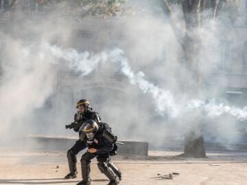 El Gobierno galo eleva a 1.800 los detenidos y a 500 los polic&iacute;as heridos durante las protestas en Francia