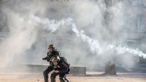 El Gobierno galo eleva a 1.800 los detenidos y a 500 los polic&iacute;as heridos durante las protestas en Francia