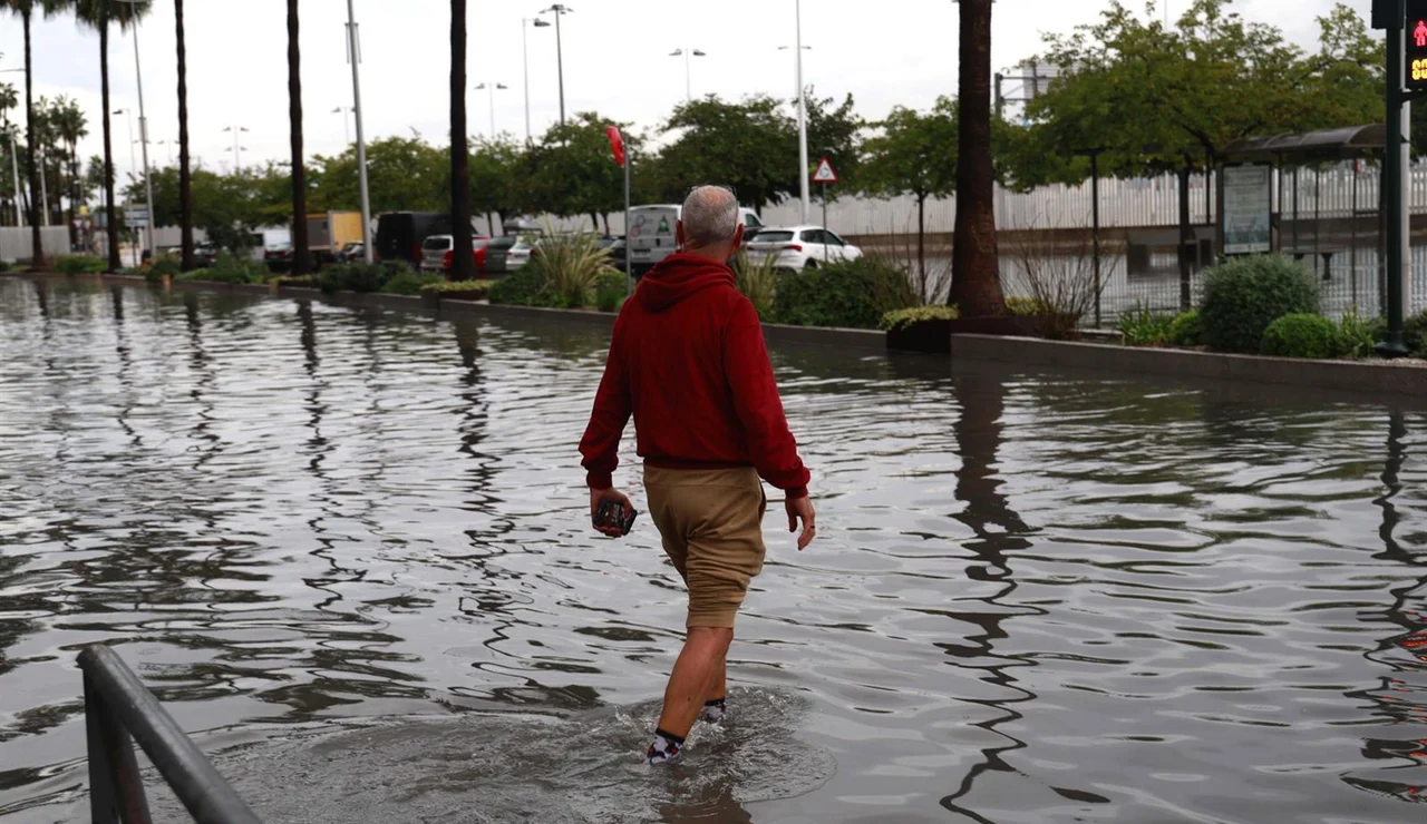 La dana Adam mantiene este lunes la alerta roja por lluvias en Valencia y Alicante antes de desplazarse a Cataluña