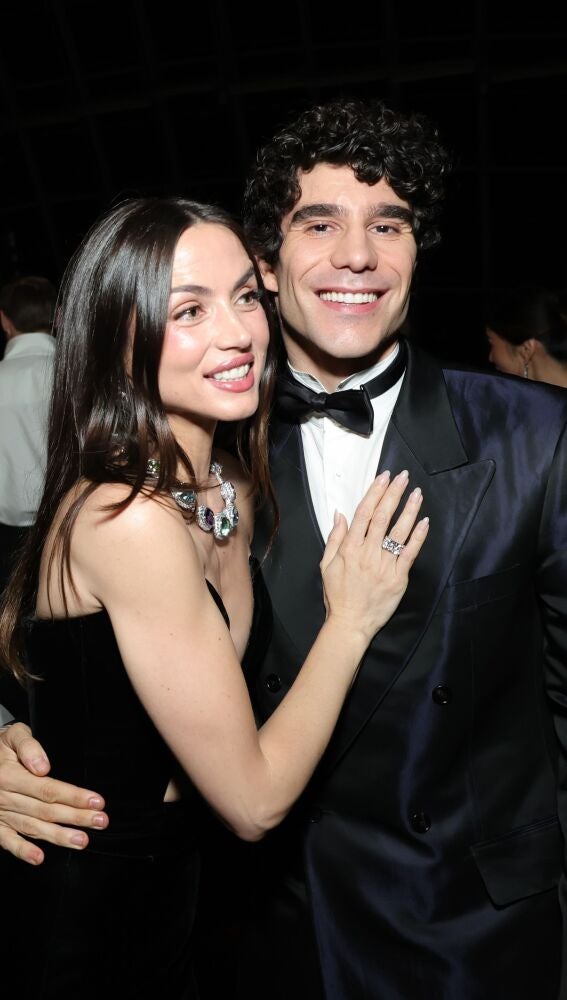 Ana de Armas y Javier Calvo en la Academy Museum Gala