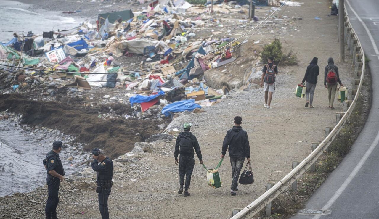 El delegado de Ceuta cifra en 500 los migrantes desalojados de zonas perif&eacute;ricas en un operativo con m&aacute;s de 350 agentes