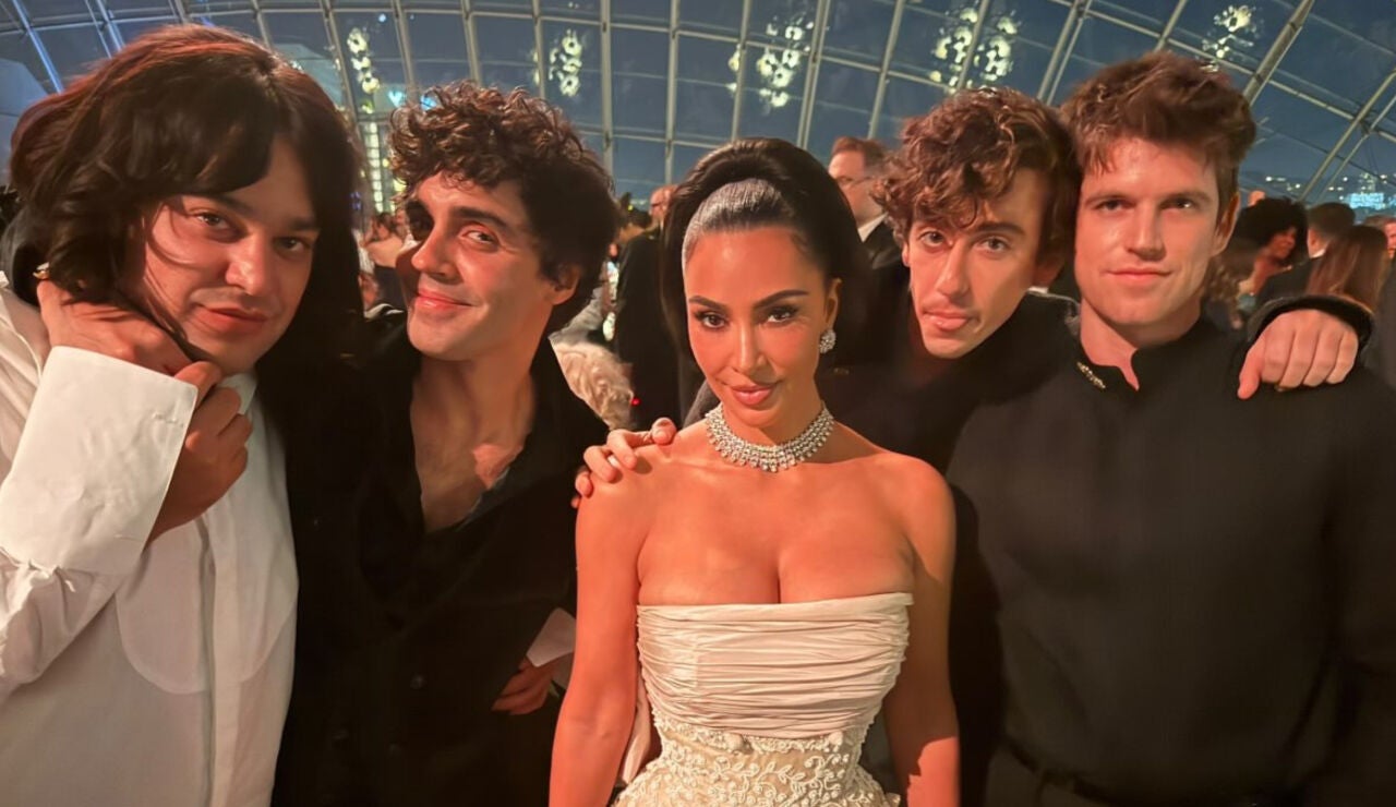 Carlos Gonz&aacute;lez, Javier Ambrossi, Kim Kardashian, Guitarricadelafuente y Miguel Bernardeau en la Academy Museum Gala