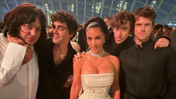 Carlos Gonz&aacute;lez, Javier Ambrossi, Kim Kardashian, Guitarricadelafuente y Miguel Bernardeau en la Academy Museum Gala