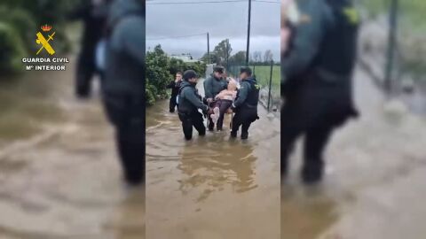 Rescate en Oliva por las fuertes precipitaciones de la DANA Adam