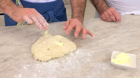 Incorpora la mantequilla poco a poco Incorpora la mantequilla poco a poco