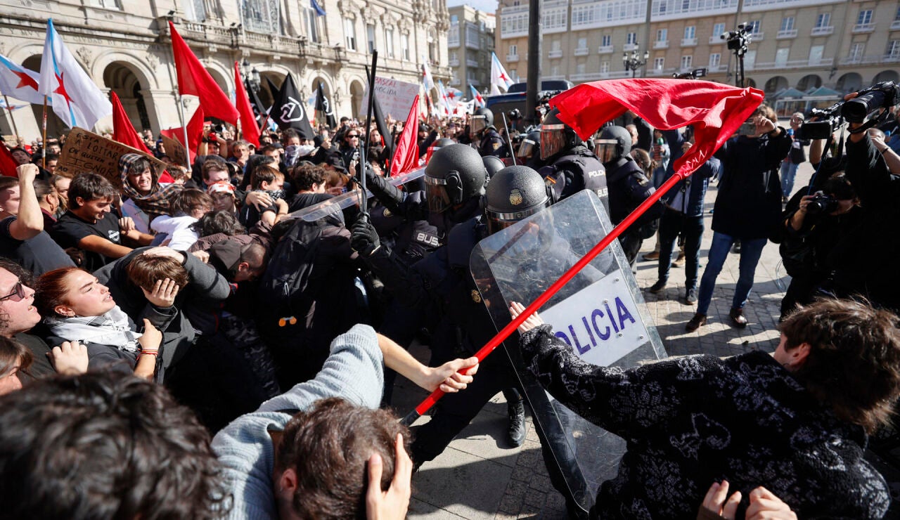 Cargas policiales en A Coru&ntilde;a en un acto de Santiago Abascal