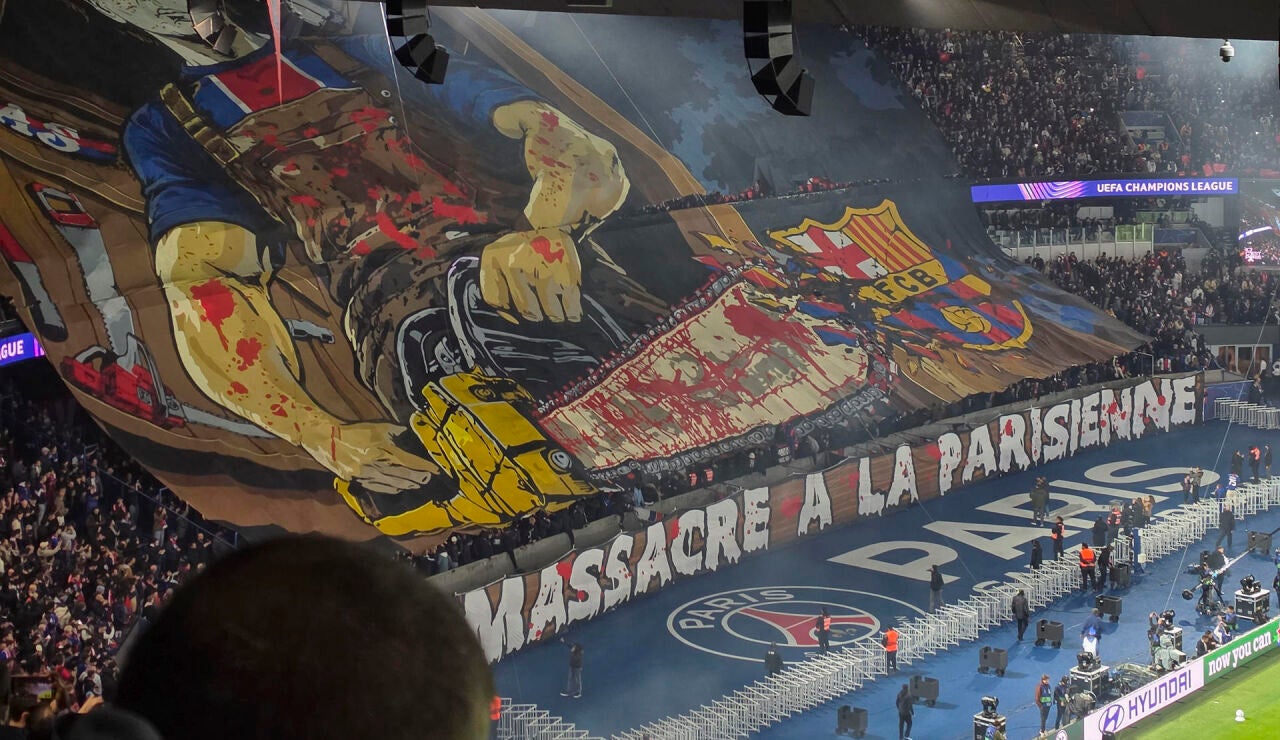 El tifo 'masacre a la parisina' en el Parque de los Pr&iacute;ncipes