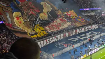 El tifo 'masacre a la parisina' en el Parque de los Príncipes El tifo 'masacre a la parisina' en el Parque de los Príncipes