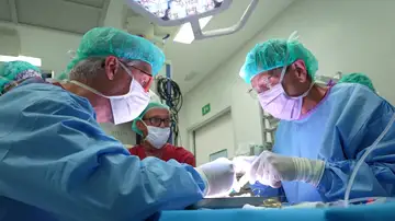 Primer trasplante de riñón de Europa con una cirugía robótica de una sola incisión Primer trasplante de riñón de Europa con una cirugía robótica de una sola incisión