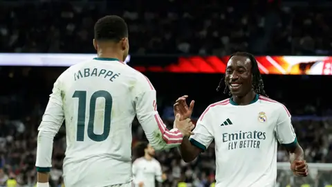 Mbappé y Diomande celebra un gol ante el Sevilla en el Santiago Bernabéu Mbappé y Diomande celebra un gol ante el Sevilla en el Santiago Bernabéu