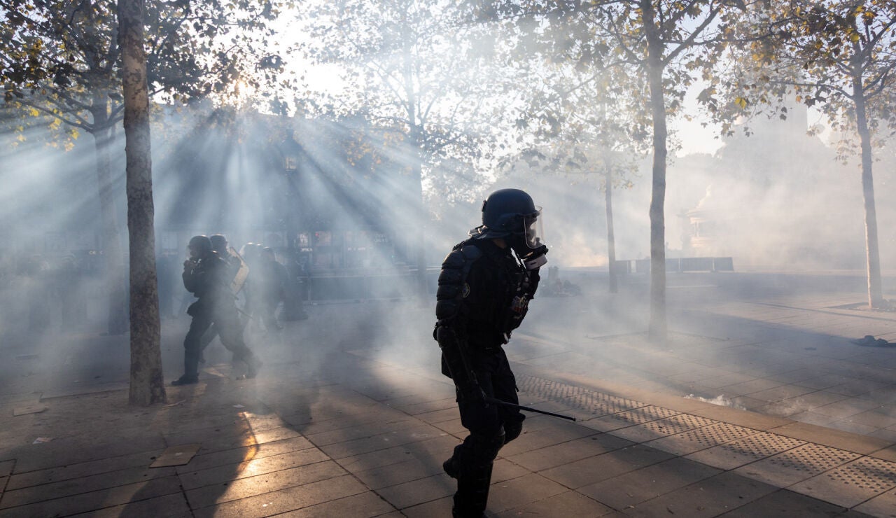 Francia.- Macron defiende su gesti&oacute;n de los disturbios callejeros en Francia y apunta a "manipulaci&oacute;n extranjera"