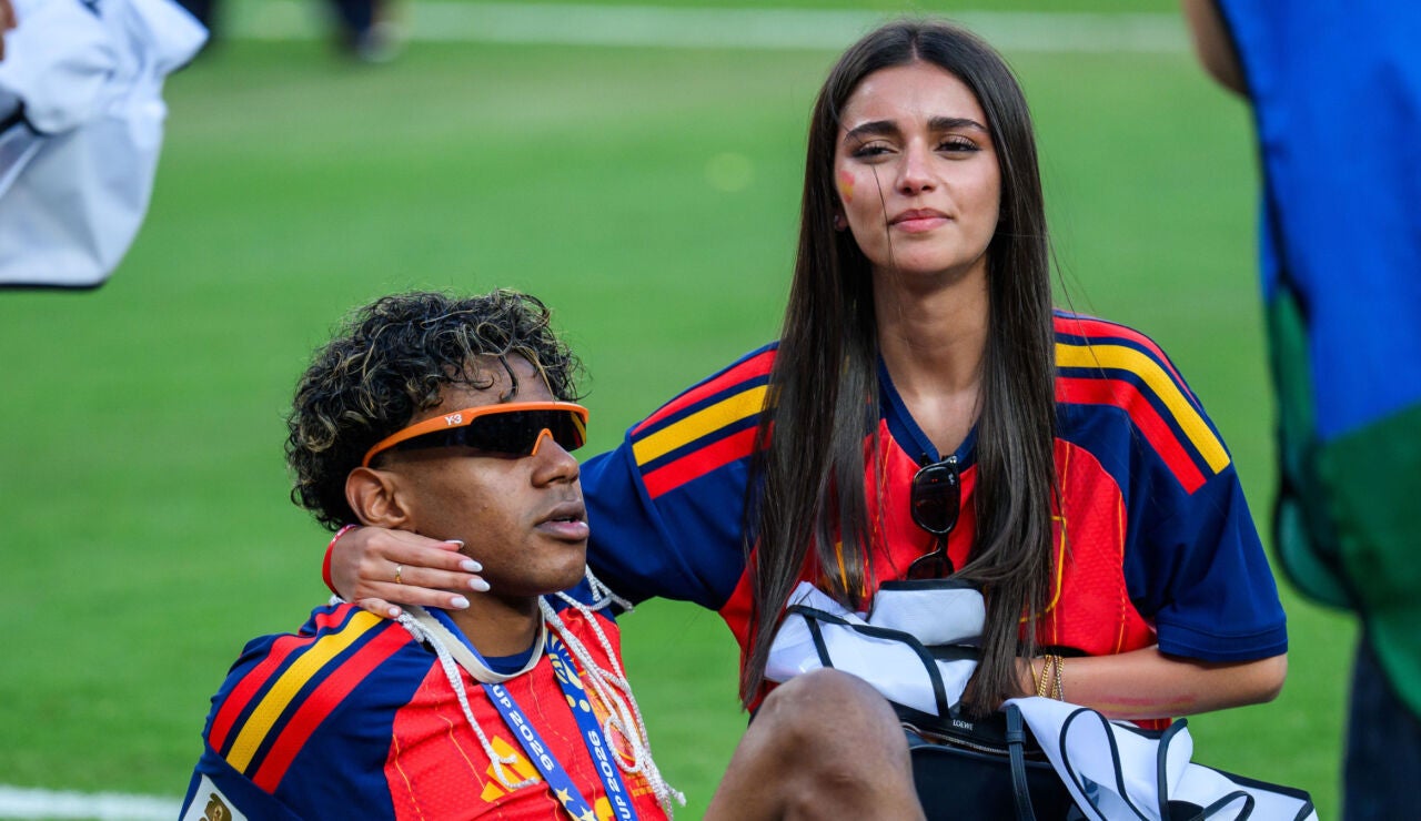 Lamine Yamal e In&eacute;s Garc&iacute;a en la celebraci&oacute;n del Mundial