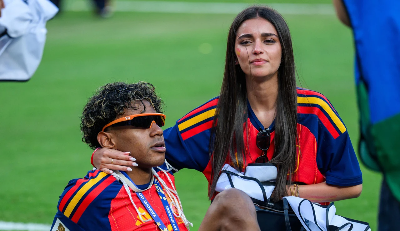 Lamine Yamal e Inés García en la celebración del Mundial