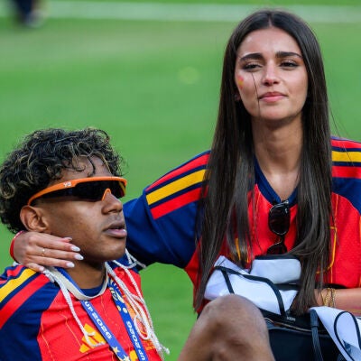 Lamine Yamal e In&eacute;s Garc&iacute;a en la celebraci&oacute;n del Mundial
