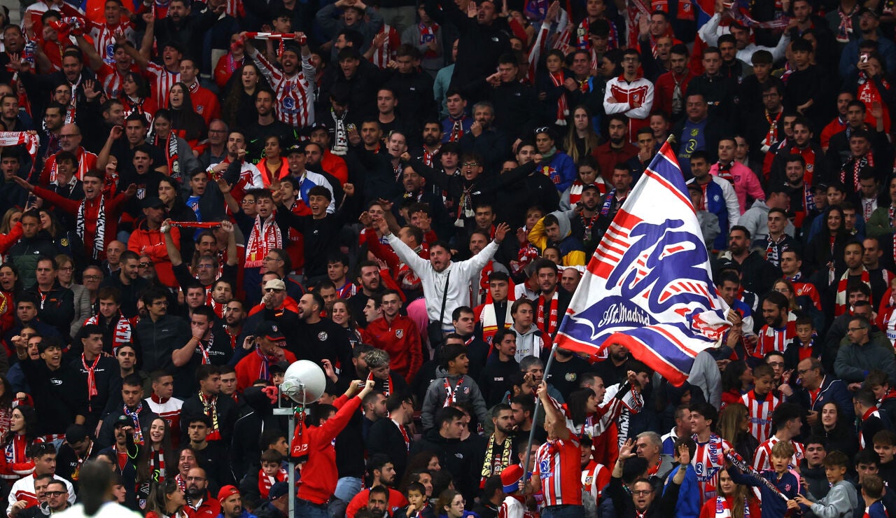 La grada del Metropolitano ante el Deportivo