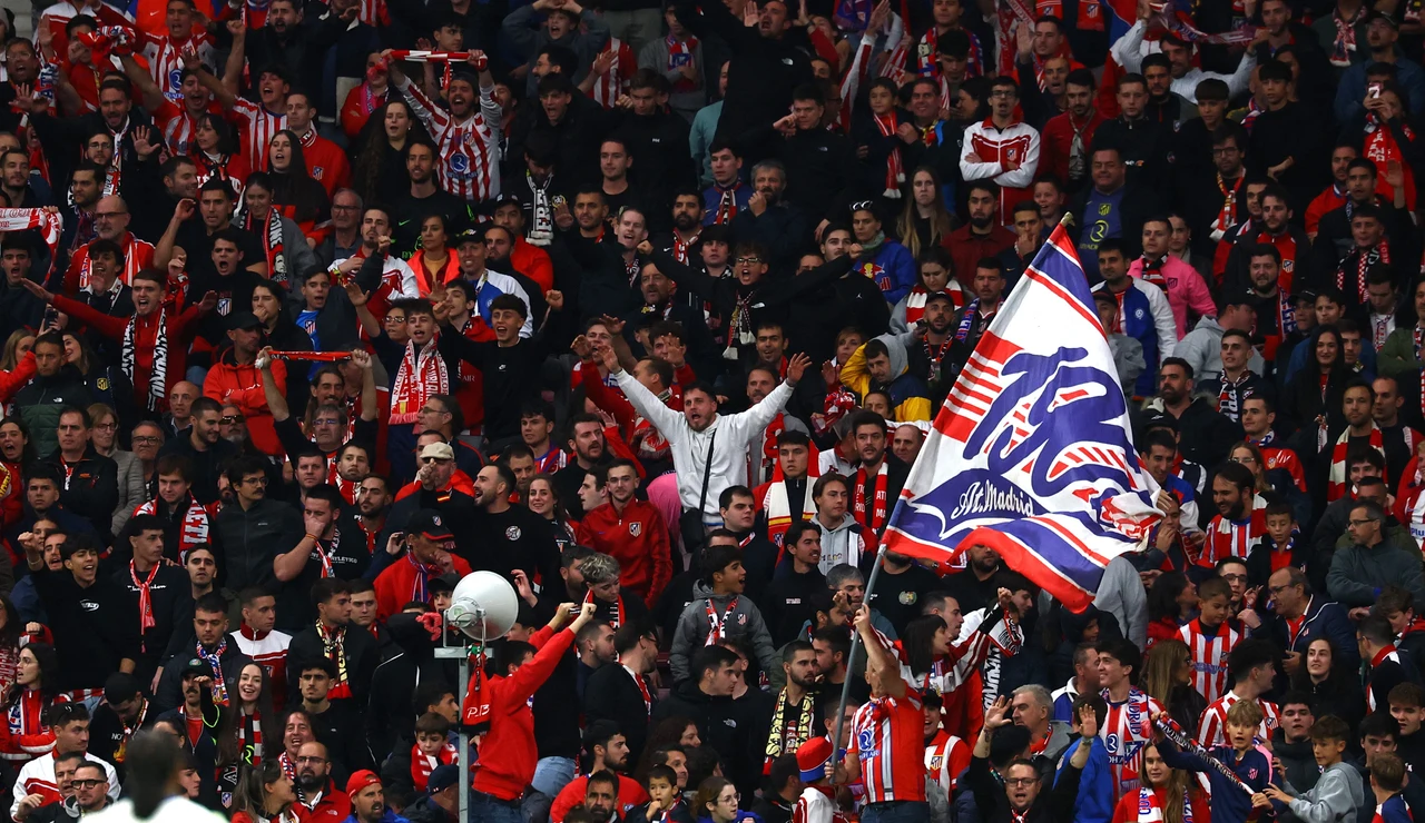 La grada del Metropolitano ante el Deportivo