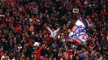La grada del Metropolitano ante el Deportivo