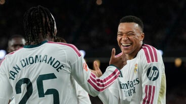 Mbapp&eacute; celebra su gol al Bar&ccedil;a en el Camp Nou 