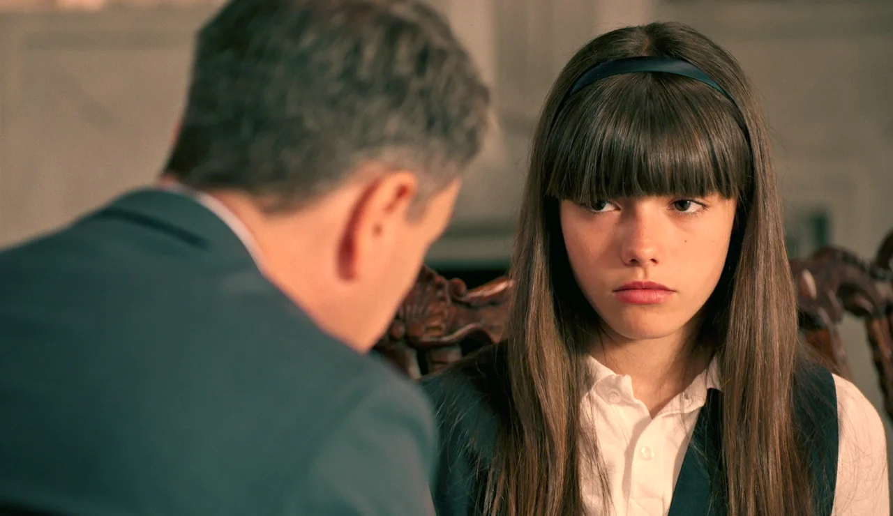 Gabriel pide perdón a Julia e intenta que su hija vuelva a casa, ¿qué decisión tomará ella?
