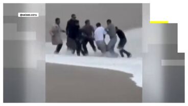 Una cadena humana consigue rescatar a una mujer arrastrada por las olas en Riazor
