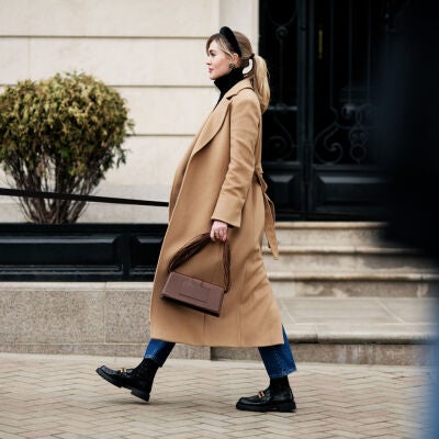 Mujer con un abrigo de lana