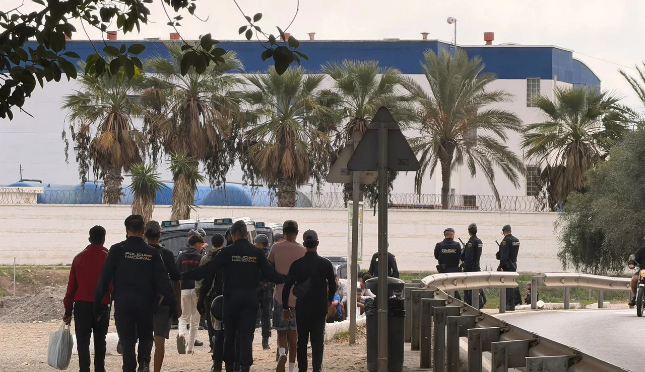 Despliegue policial en Ceuta para localizar inmigrantes para ser devueltos a Marruecos: hoy han retornado a 12 del CETI